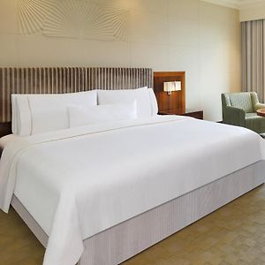 Gästezimmer mit Kingsize-Bett